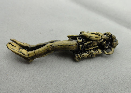 Logam penuh Bantuan Gantungan Kunci, Pewter Promosi Keychain dengan Antique Gold Plating