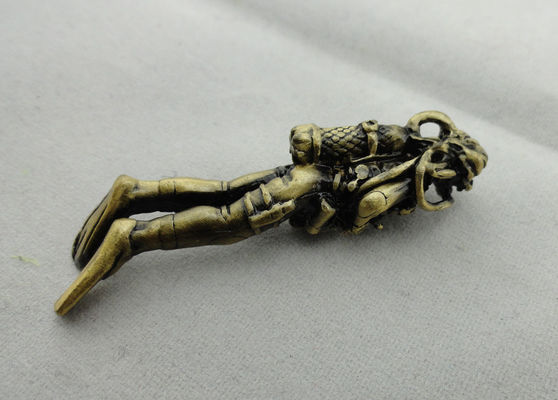 Logam penuh Bantuan Gantungan Kunci, Pewter Promosi Keychain dengan Antique Gold Plating